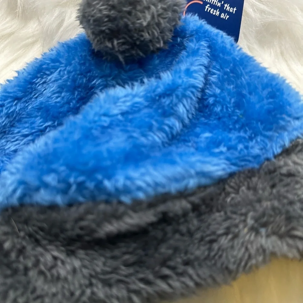🩷5/$10 Blue and Gray Dogs  Winter Hat